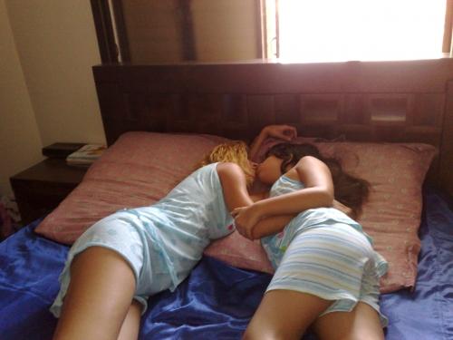 להתעורר בנשיקה